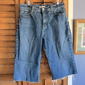 Levi’s 512 Perfectly Slimming Mid Rise Bermuda/Jort Cut Offs 12